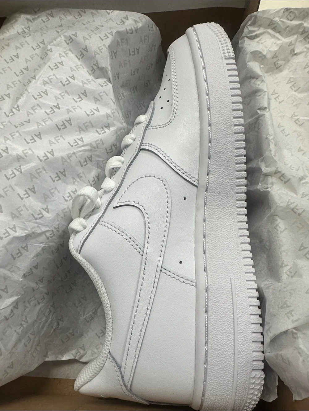 Nike Air Force 1 LE (GS) White/White Shoe Box Label